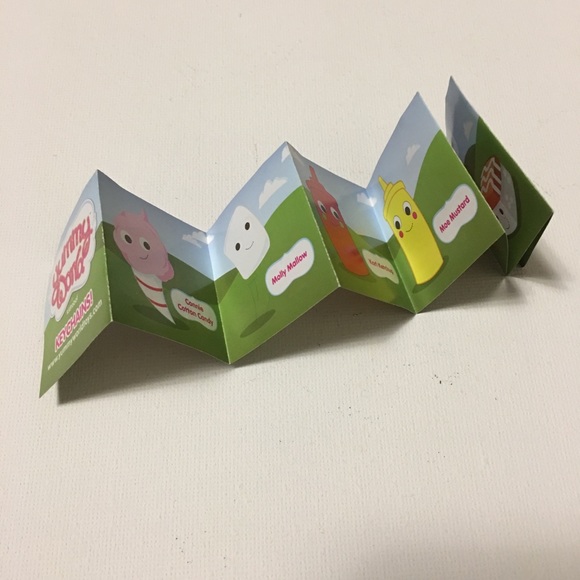 Kidrobot Vinyl Keychain - Picture 6 of 14